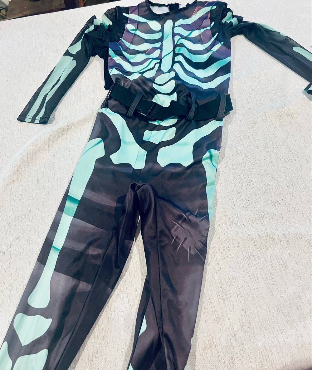 Fortnite Skull Trooper Costume.  Glow in the Dark. Sz 10-12 Black & Green